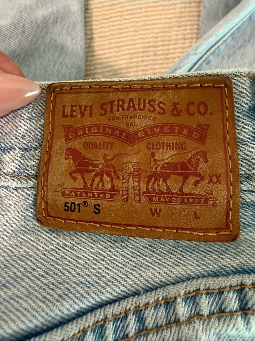 Levi's Light Blue Women's Skinny Jeans with Knee Distress - Picture 5 of 5